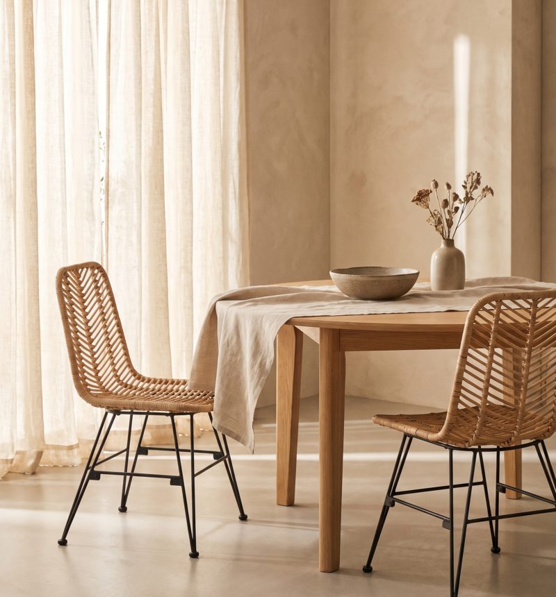 Chaises Nadia autour d'une table en chêne