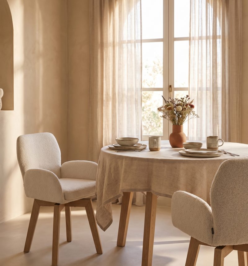 Chaise Iris, pivotante bouclé – en situation