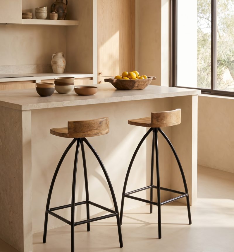 Chaise de bar Milo, manguier – en situation