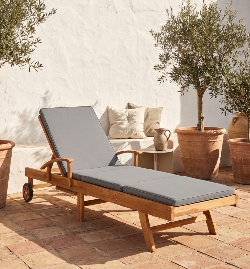Chaise longue Riva, teck – en situation