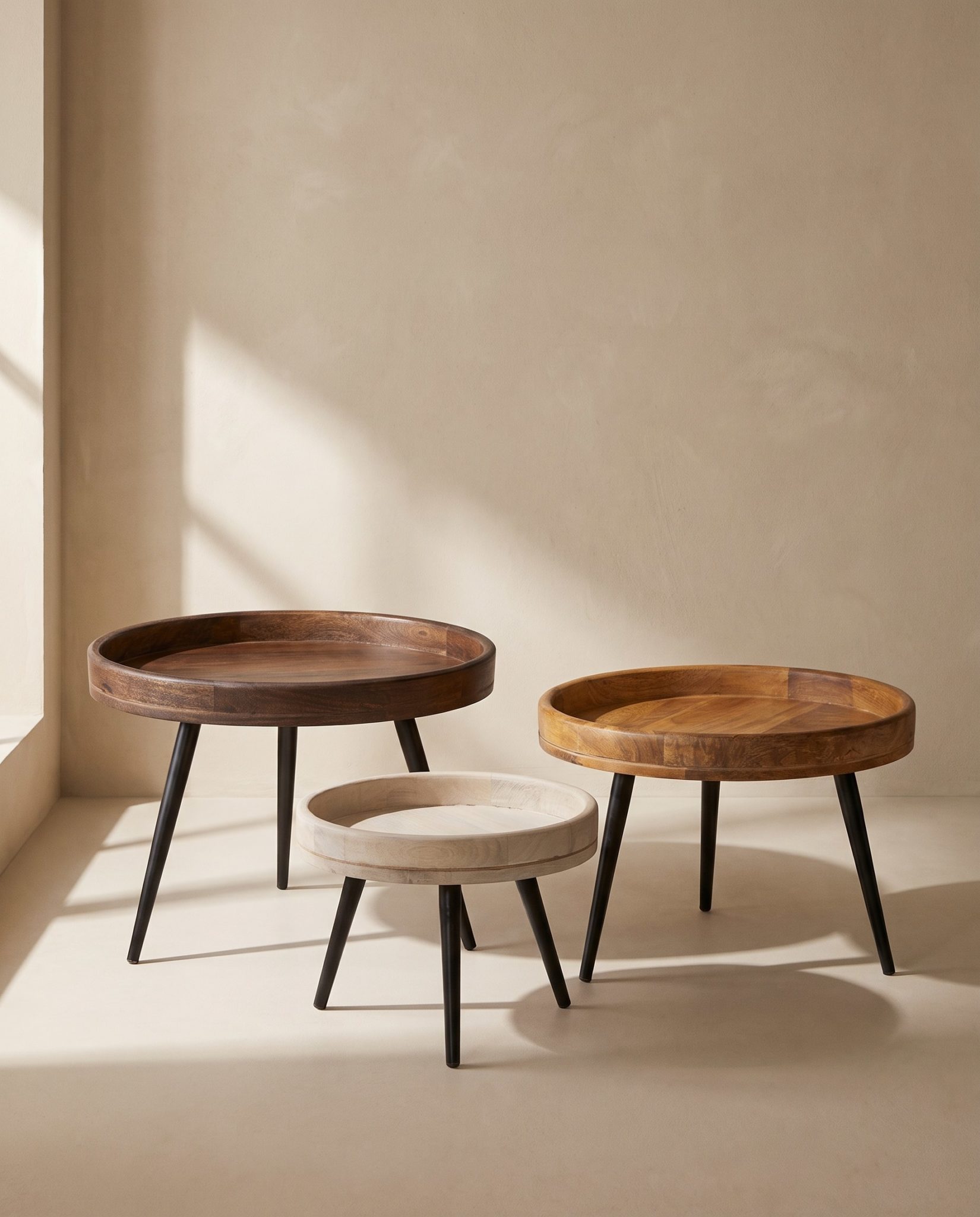 Tables basses gigognes Lune, manguier – vue produit